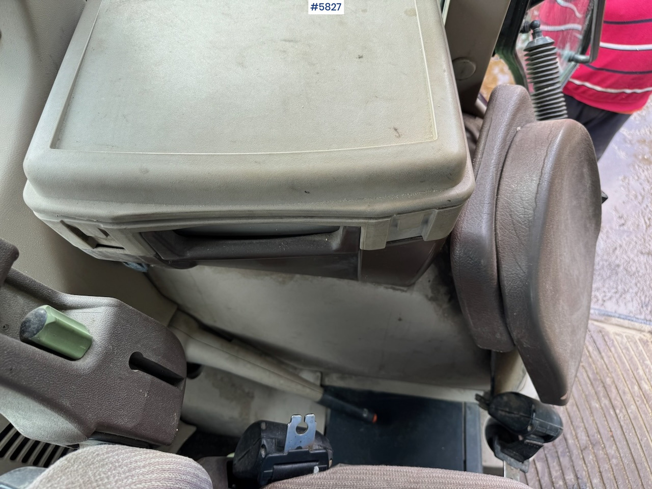 Traktor 2005 John Deere 6320 w/ front loader.: das Bild 19