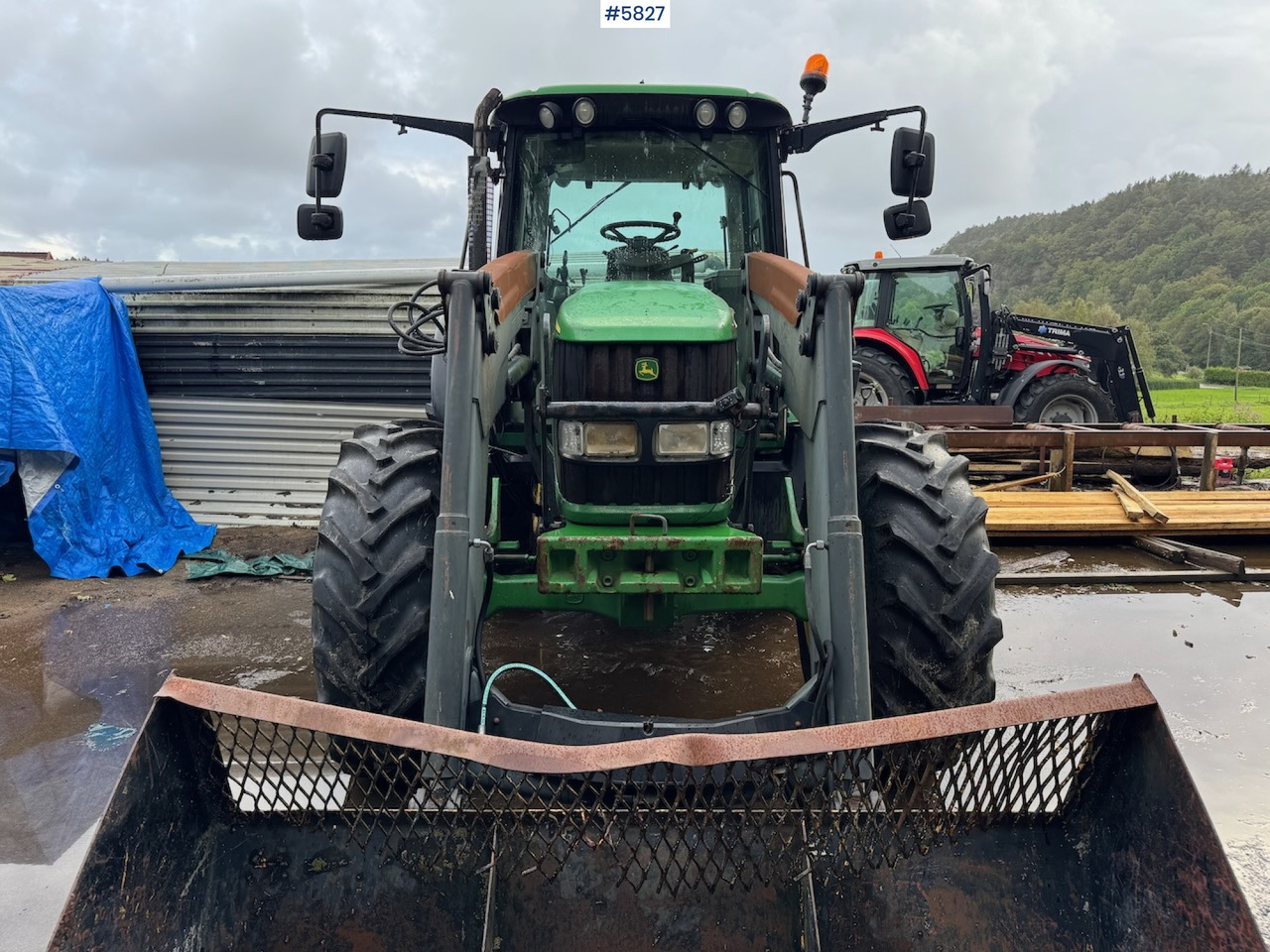 Traktor 2005 John Deere 6320 w/ front loader.: das Bild 9
