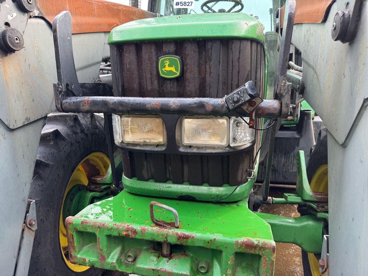 Traktor 2005 John Deere 6320 w/ front loader.: das Bild 10