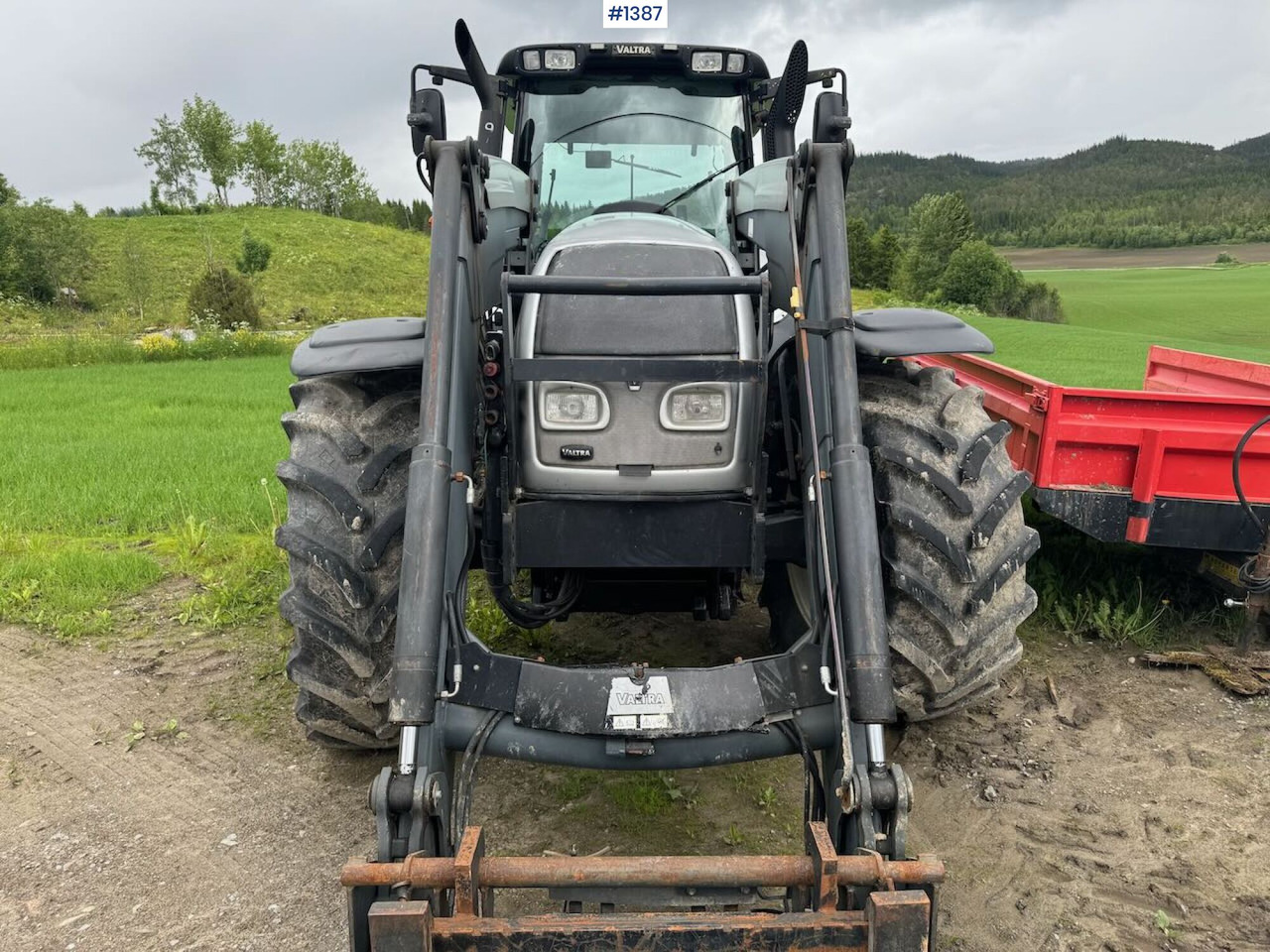 Traktor 2007 Valtra T190 4x4 Tractor w/ bucket: das Bild 7