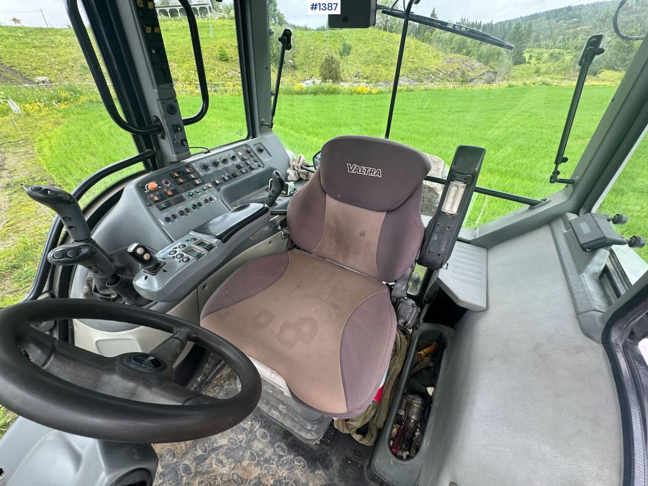 Traktor 2007 Valtra T190 4x4 Tractor w/ bucket: das Bild 20