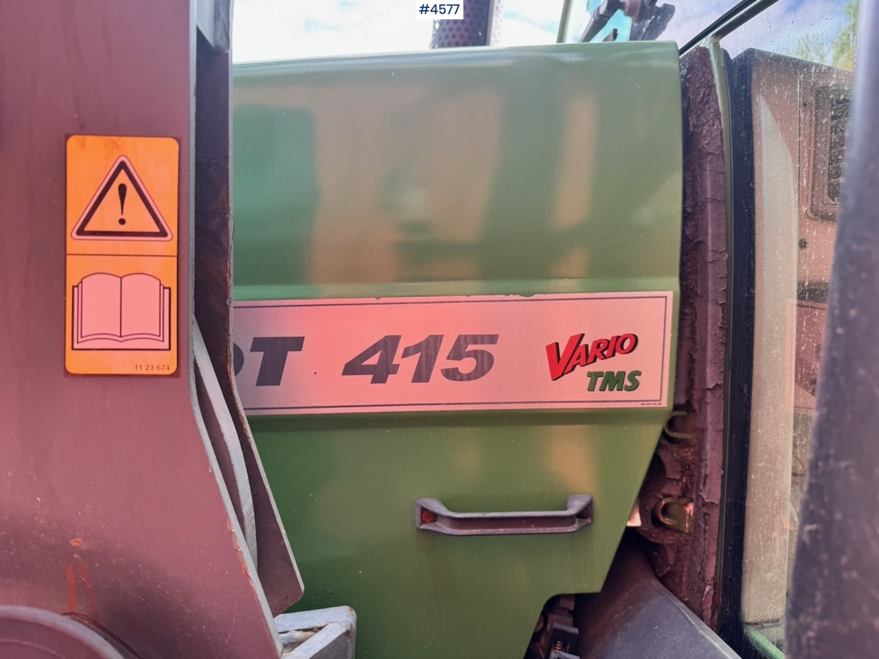 Traktor 2009 Fendt 415 Vario 4x4 w/ Front hydraulics and Front loader.: das Bild 16