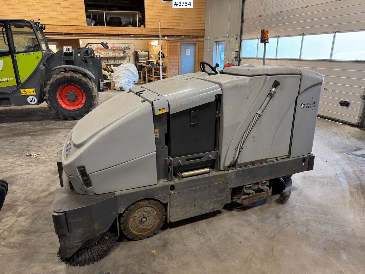 2012 Nilfisk CR 1200 broom and sweeper - Kehrsaugmaschine: das Bild 1 2012 Nilfisk CR 1200 broom and sweeper - Kehrsaugmaschine: das Bild 1