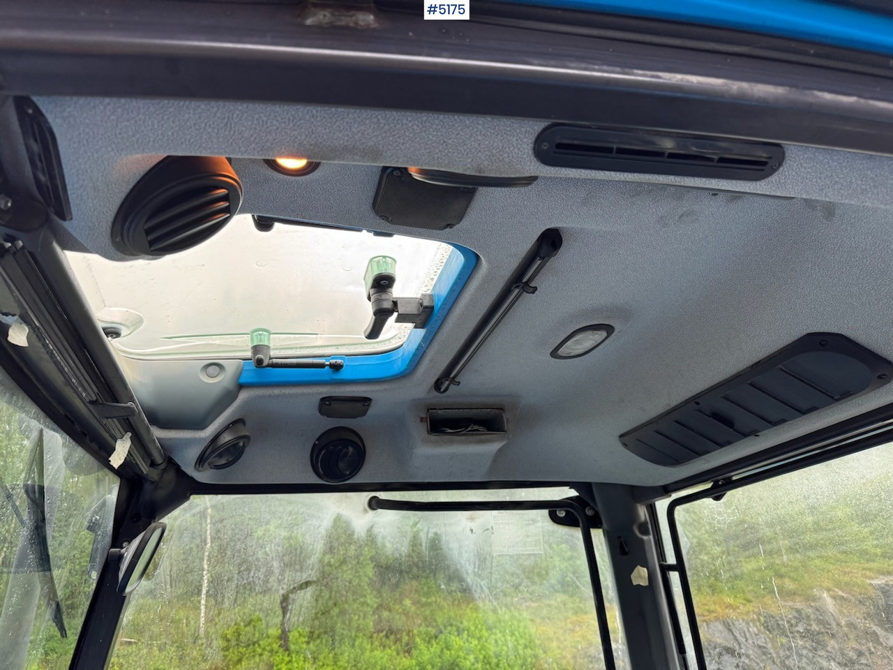 Traktor 2013 Landini Powermondial 120 w/front loader and some equipment. Low hours!: das Bild 20
