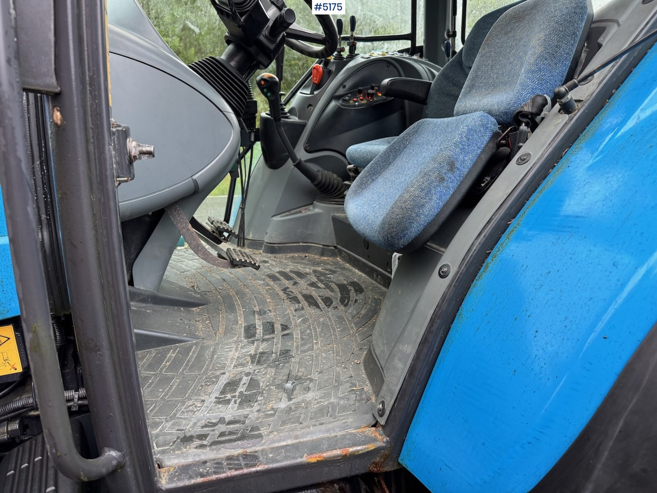 Traktor 2013 Landini Powermondial 120 w/front loader and some equipment. Low hours!: das Bild 7