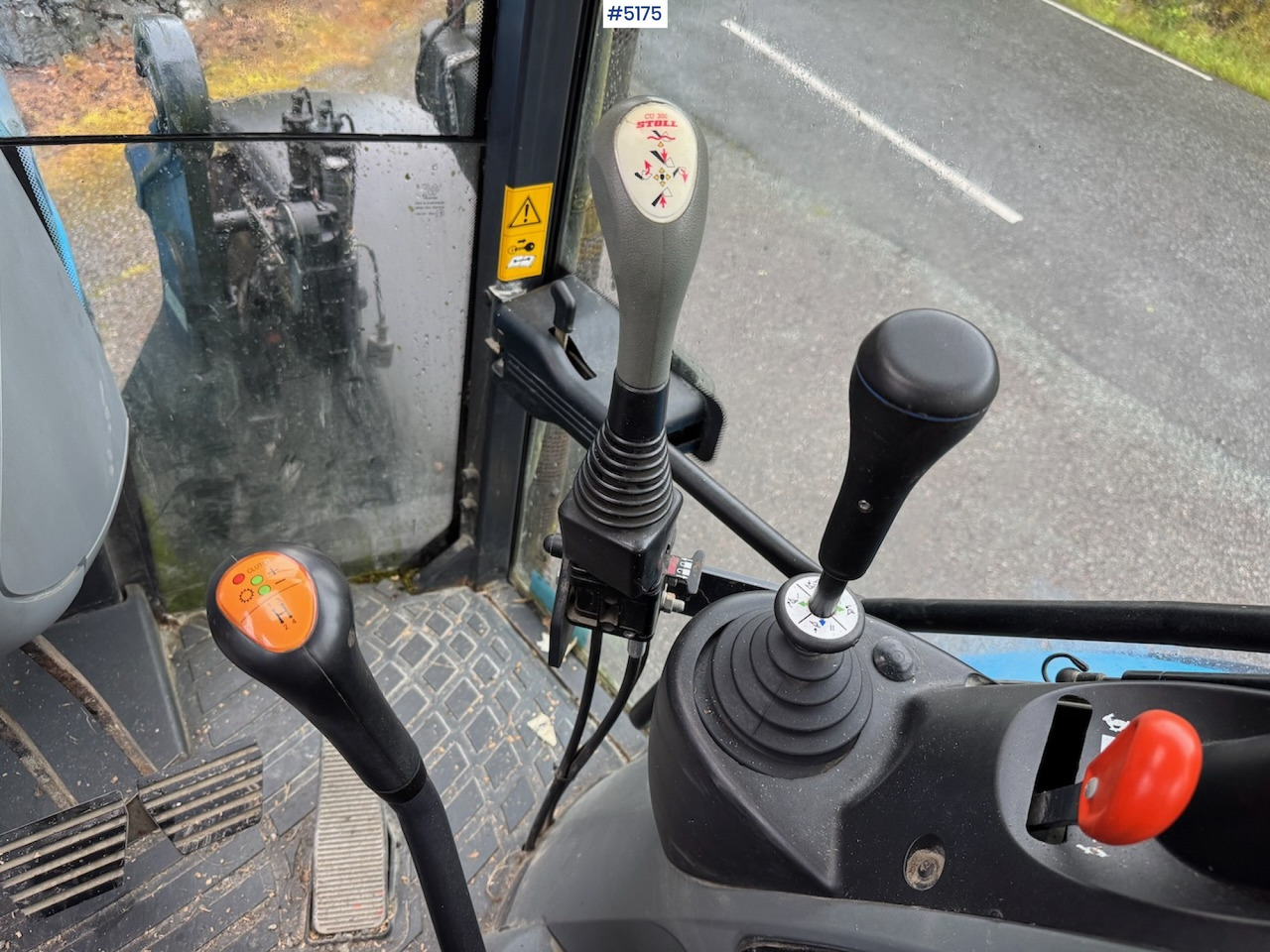 Traktor 2013 Landini Powermondial 120 w/front loader and some equipment. Low hours!: das Bild 16