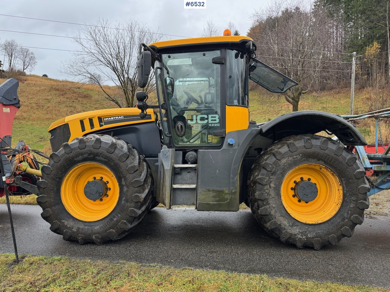 2015 JCB Fastrack 4220 w/ front hydraulics, front PTO and plow plate. Low hours! - Traktor: das Bild 4 2015 JCB Fastrack 4220 w/ front hydraulics, front PTO and plow plate. Low hours! - Traktor: das Bild 4