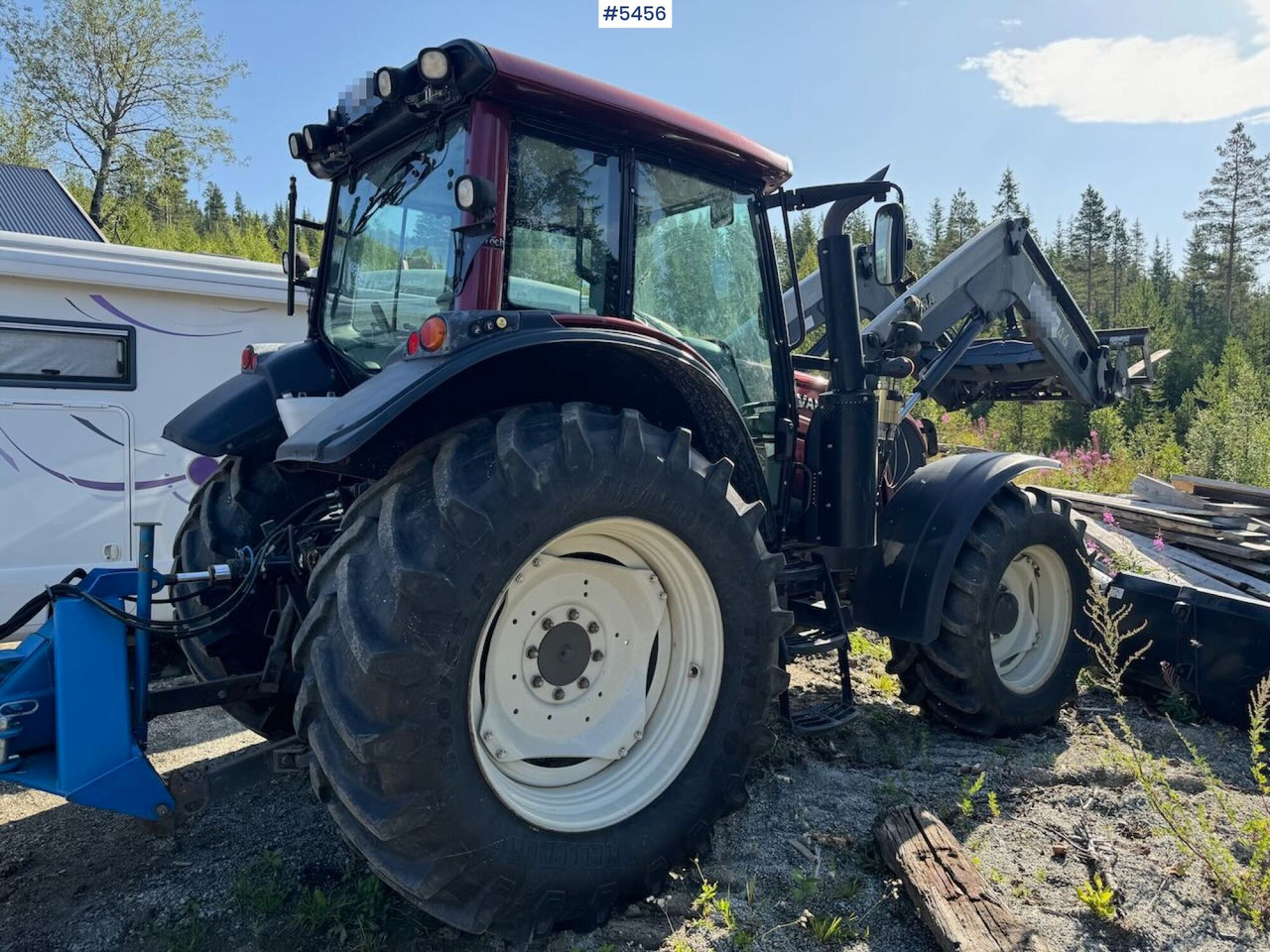 2015 Valtra N123 w/ front loader - Traktor: das Bild 2 2015 Valtra N123 w/ front loader - Traktor: das Bild 2