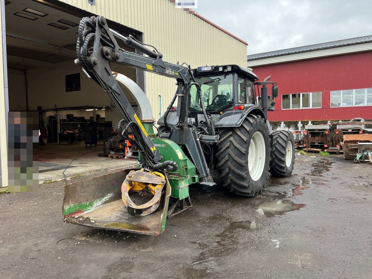 Forstmaschine 2015 NHS 300E chipper and 2015 Junkkari P4169 Crane: das Bild 8