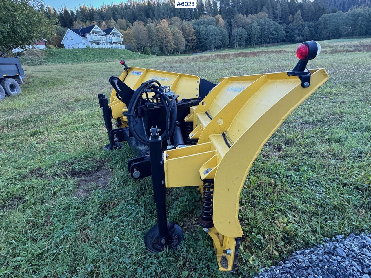 Lilleseth V-plow 270 w/ 3rd and 4th function! - Kommunal-/ Sonderfahrzeug: das Bild 2 Lilleseth V-plow 270 w/ 3rd and 4th function! - Kommunal-/ Sonderfahrzeug: das Bild 2