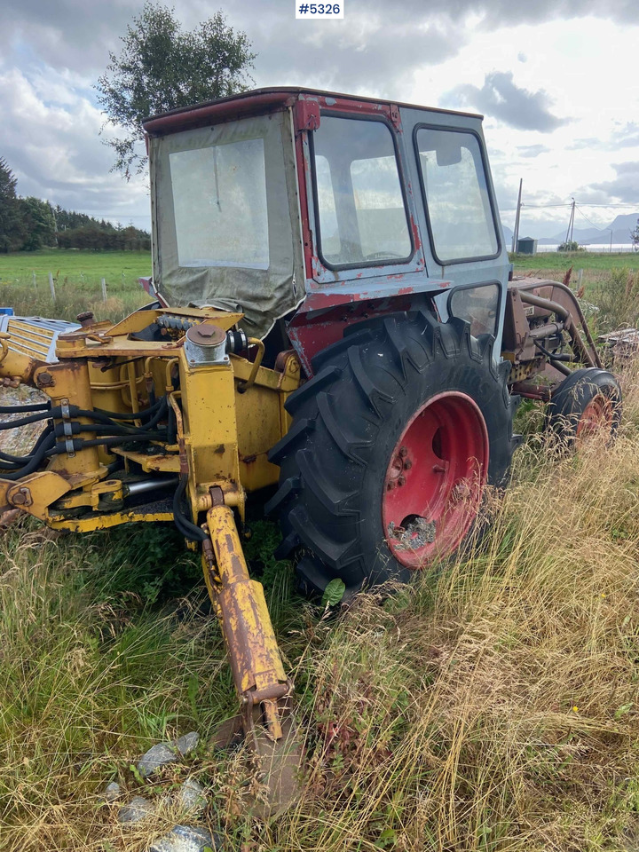 Volvo 430 mit heckmontiertem Baggeraufbau, Rep.-Objekt - Traktor: das Bild 2 Volvo 430 mit heckmontiertem Baggeraufbau, Rep.-Objekt - Traktor: das Bild 2