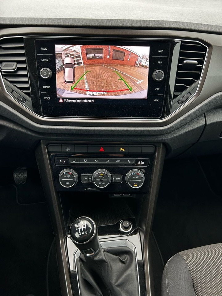 SUV/ Geländewagen Volkswagen T-Roc Style: das Bild 12 SUV/ Geländewagen Volkswagen T-Roc Style: das Bild 12