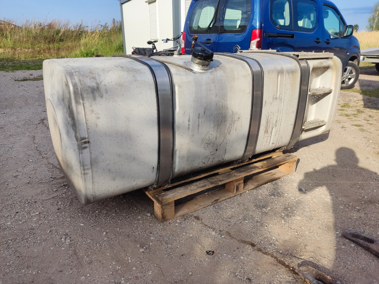 MAN TGA TGX fuel tank 910L - Kraftstofftank: das Bild 1 MAN TGA TGX fuel tank 910L - Kraftstofftank: das Bild 1
