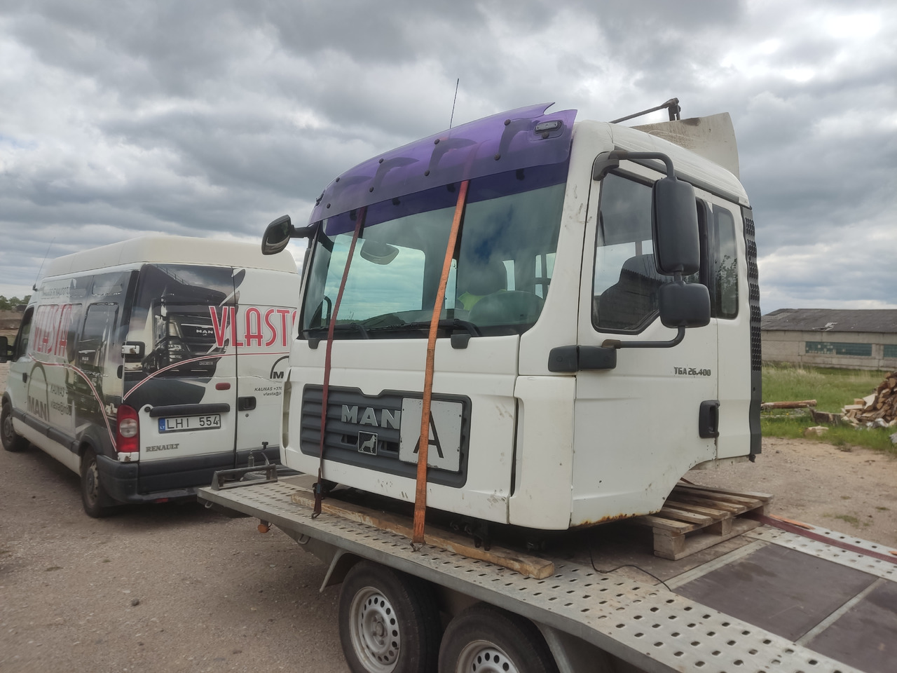 MAN cab F99/L17 - Fahrerhaus: das Bild 2 MAN cab F99/L17 - Fahrerhaus: das Bild 2