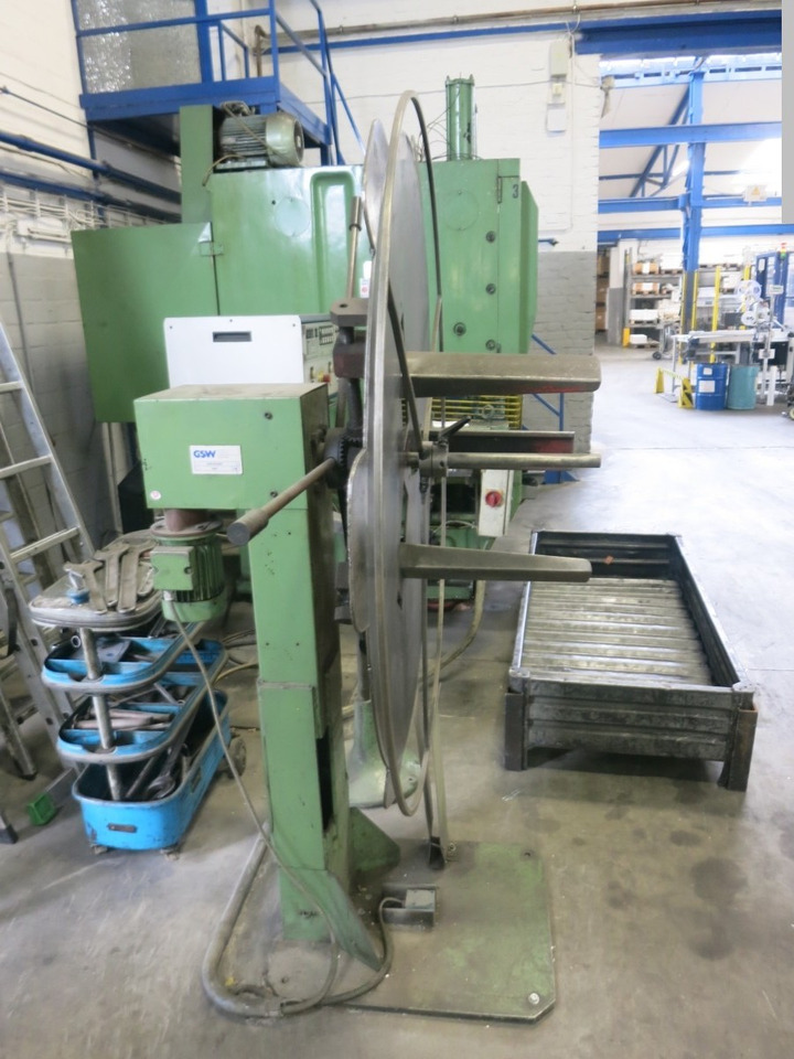 Masch KE2130A - Metallbearbeitungsmaschine: das Bild 3 Masch KE2130A - Metallbearbeitungsmaschine: das Bild 3