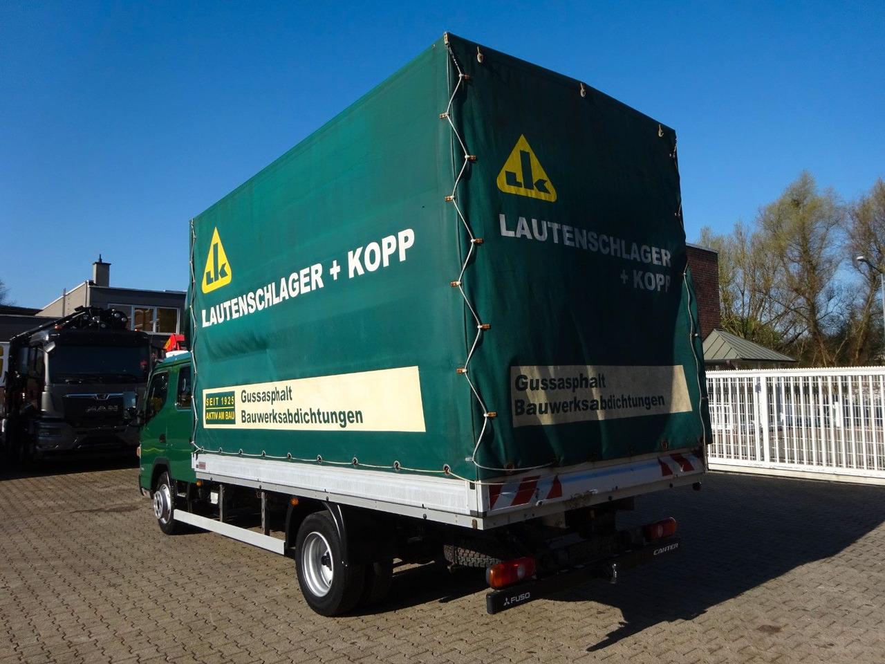 FUSO 7C180D Canter mit Doppelkabine 4x2 - Planen Transporter, Transporter mit Doppelkabine: das Bild 5 FUSO 7C180D Canter mit Doppelkabine 4x2 - Planen Transporter, Transporter mit Doppelkabine: das Bild 5