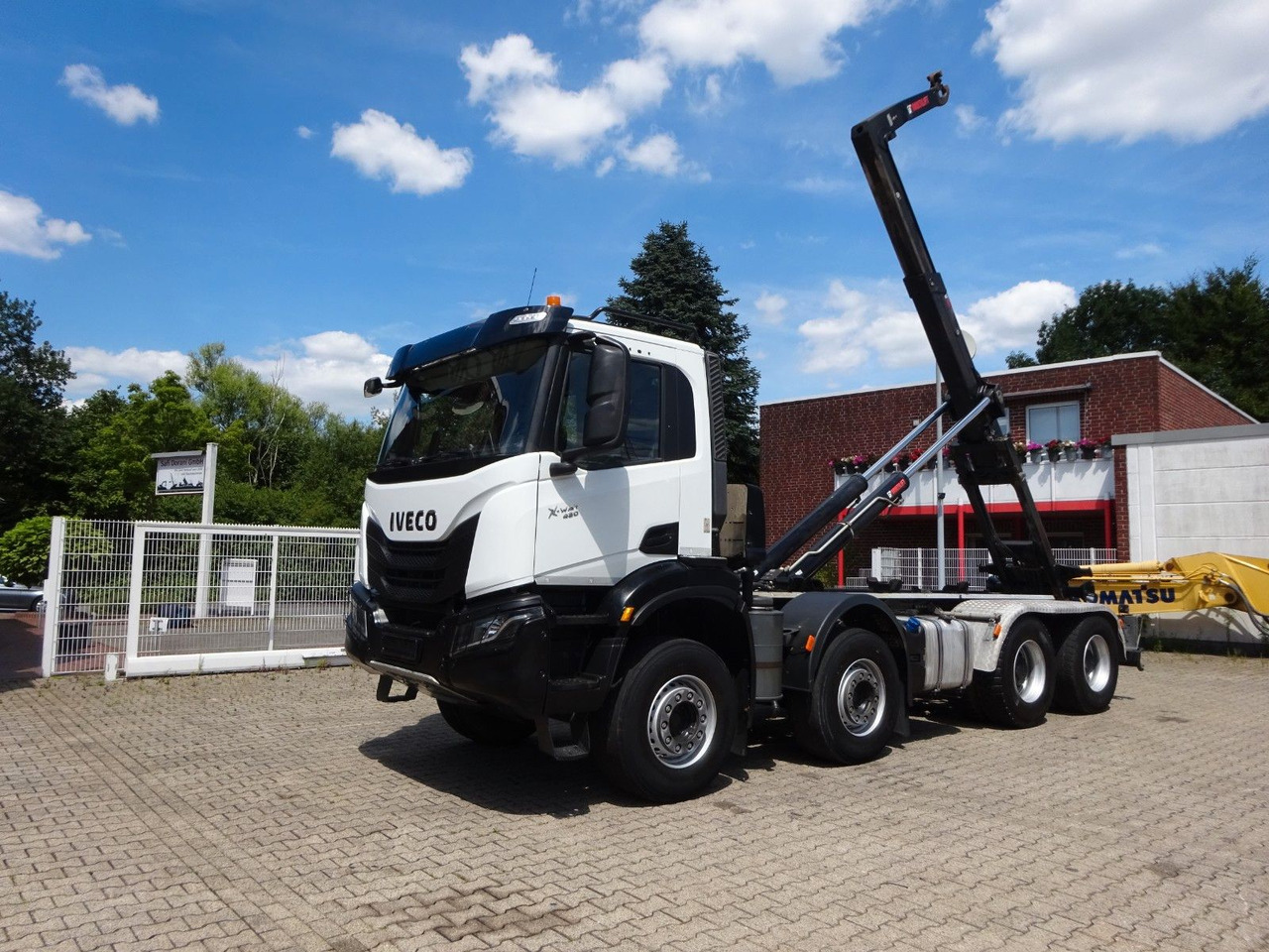 Iveco X-WAY 480 HIAB ABROLLER 8x4 - Abrollkipper: das Bild 1 Iveco X-WAY 480 HIAB ABROLLER 8x4 - Abrollkipper: das Bild 1