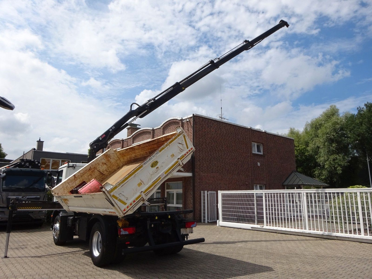 MAN 15.290 TGM 3Skipper + HIAB 111-B3 HIDUO Kran 4x2 - Kipper, Autokran: das Bild 5 MAN 15.290 TGM 3Skipper + HIAB 111-B3 HIDUO Kran 4x2 - Kipper, Autokran: das Bild 5