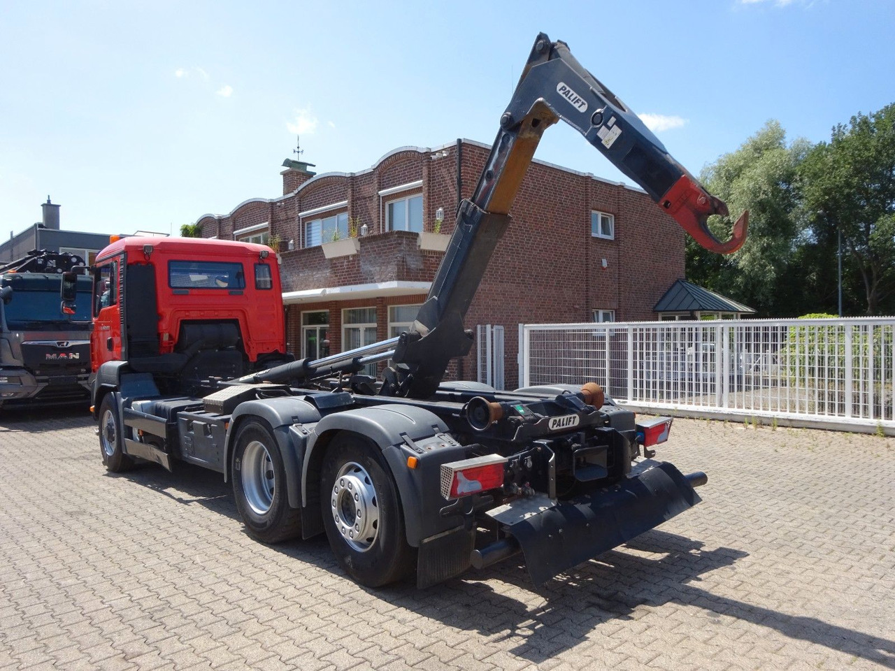 MAN 26.360 TGA PALFINGER Abroller 6x2-4 Hydrodrive - Abrollkipper: das Bild 4 MAN 26.360 TGA PALFINGER Abroller 6x2-4 Hydrodrive - Abrollkipper: das Bild 4