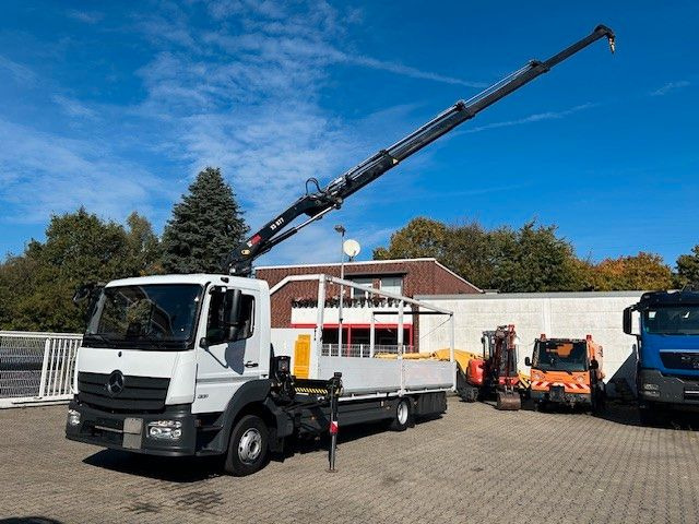 Mercedes-Benz 1221 Pritsche + HIAB XS077 ES 3 - 4x2 weiß - Pritsche LKW, Autokran: das Bild 1 Mercedes-Benz 1221 Pritsche + HIAB XS077 ES 3 - 4x2 weiß - Pritsche LKW, Autokran: das Bild 1