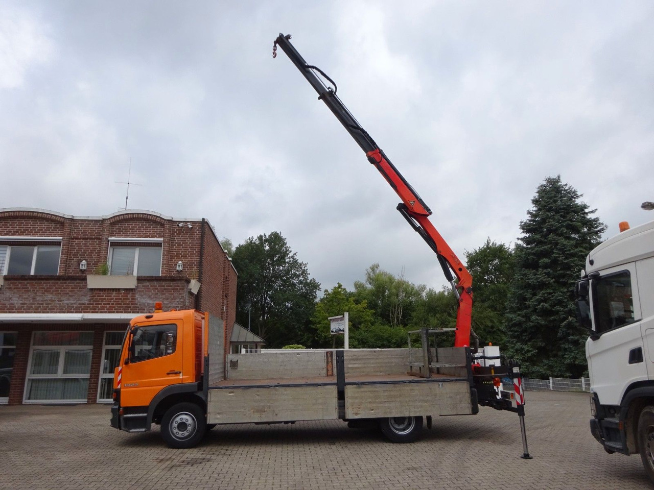 Mercedes-Benz 1323 Atego Pritsche + PK 9501 Kran 4x2 - Pritsche LKW, Autokran: das Bild 1 Mercedes-Benz 1323 Atego Pritsche + PK 9501 Kran 4x2 - Pritsche LKW, Autokran: das Bild 1