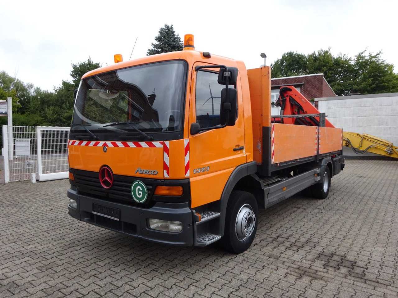 Mercedes-Benz 1323 Atego Pritsche + PK 9501 Kran 4x2 - Pritsche LKW, Autokran: das Bild 4 Mercedes-Benz 1323 Atego Pritsche + PK 9501 Kran 4x2 - Pritsche LKW, Autokran: das Bild 4