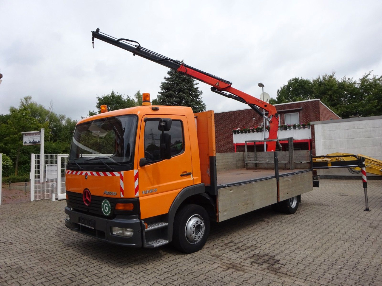 Mercedes-Benz 1323 Atego Pritsche + PK 9501 Kran 4x2 - Pritsche LKW, Autokran: das Bild 2 Mercedes-Benz 1323 Atego Pritsche + PK 9501 Kran 4x2 - Pritsche LKW, Autokran: das Bild 2