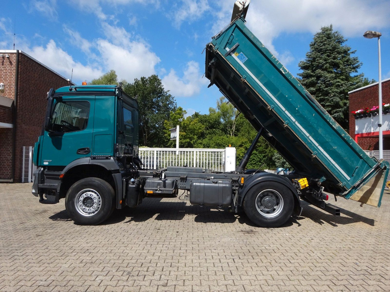 Mercedes-Benz 1833 Actros MEILLER 3Skipper 4x2 - Kipper: das Bild 2 Mercedes-Benz 1833 Actros MEILLER 3Skipper 4x2 - Kipper: das Bild 2