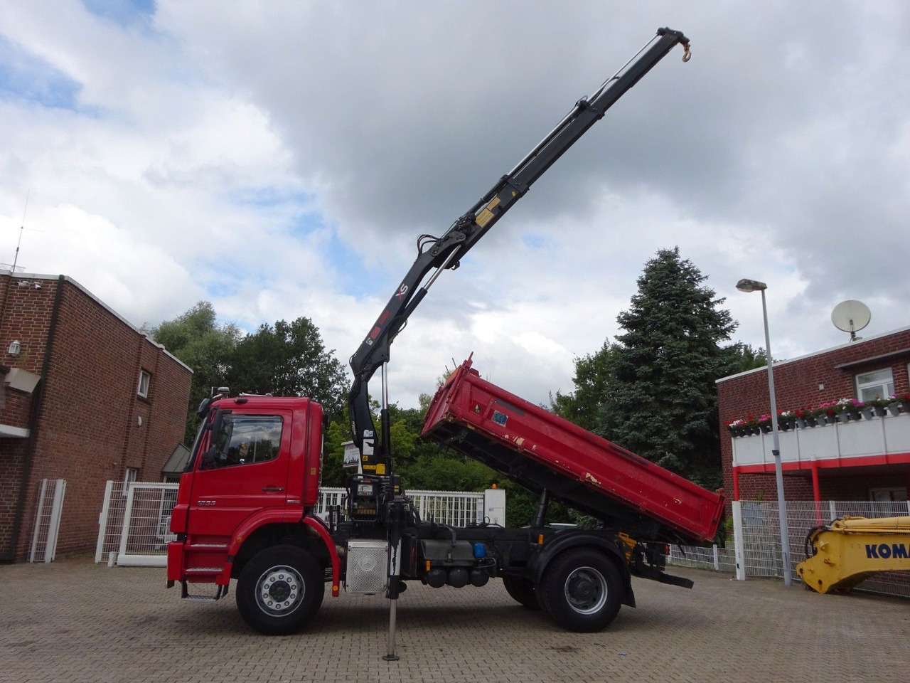 Mercedes-Benz 1833 Axor Meiller 3Skipper +HIAB 111 HIDUO +Funk - Kipper, Autokran: das Bild 1 Mercedes-Benz 1833 Axor Meiller 3Skipper +HIAB 111 HIDUO +Funk - Kipper, Autokran: das Bild 1