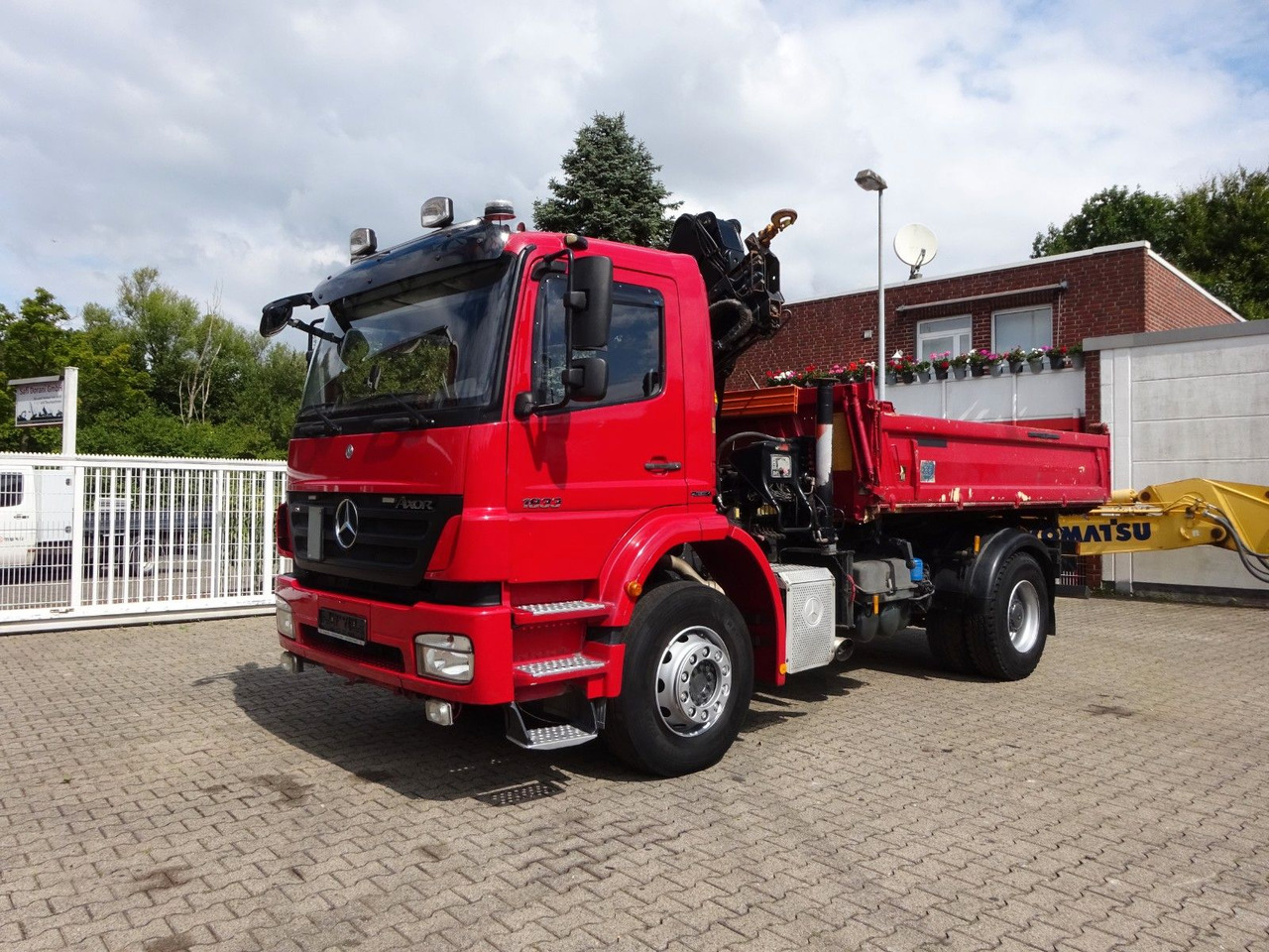 Mercedes-Benz 1833 Axor Meiller 3Skipper +HIAB 111 HIDUO +Funk - Kipper, Autokran: das Bild 2 Mercedes-Benz 1833 Axor Meiller 3Skipper +HIAB 111 HIDUO +Funk - Kipper, Autokran: das Bild 2