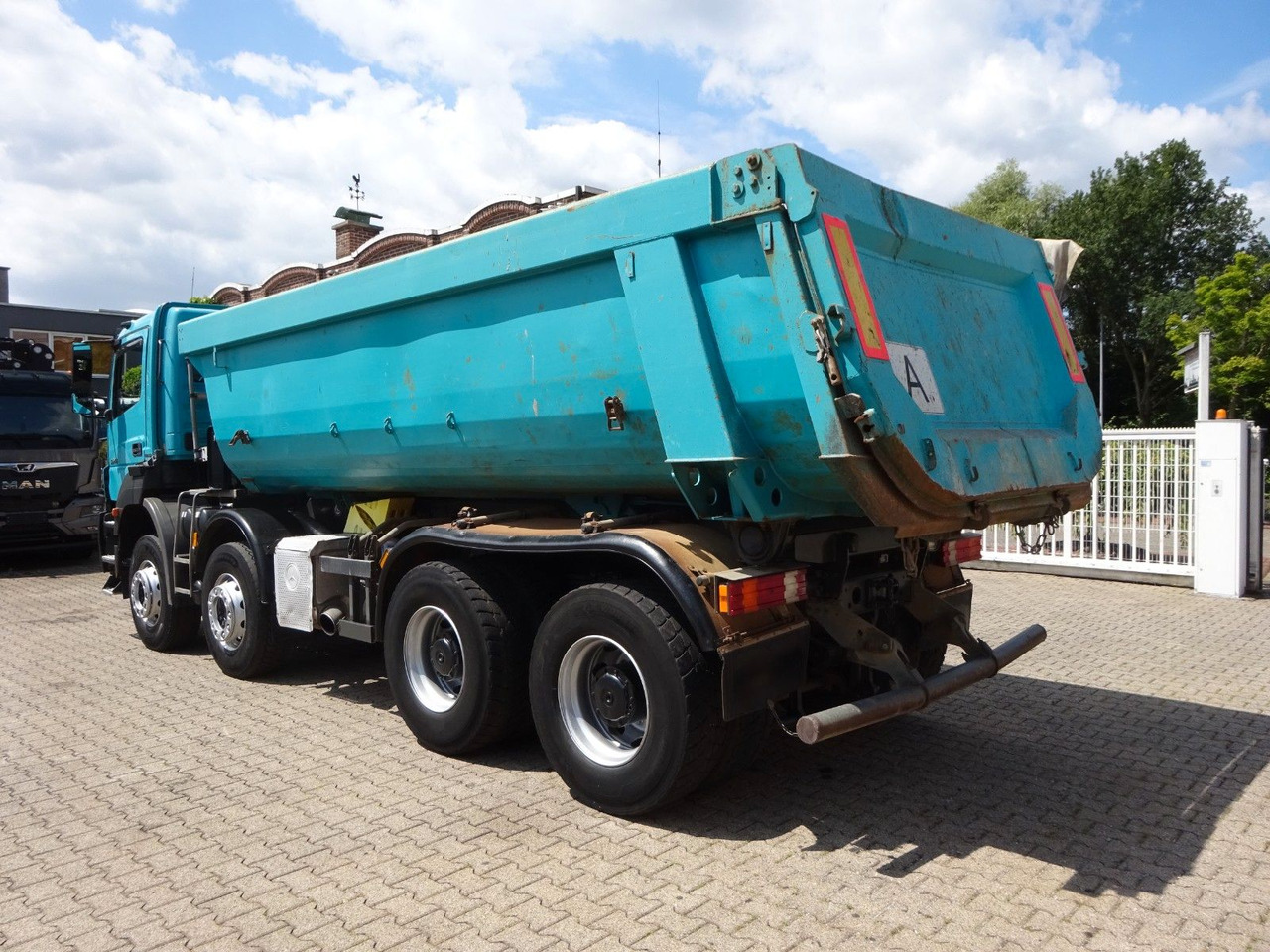 Mercedes-Benz 3240 Axor Muldenkipper 8x4 - Kipper: das Bild 5 Mercedes-Benz 3240 Axor Muldenkipper 8x4 - Kipper: das Bild 5