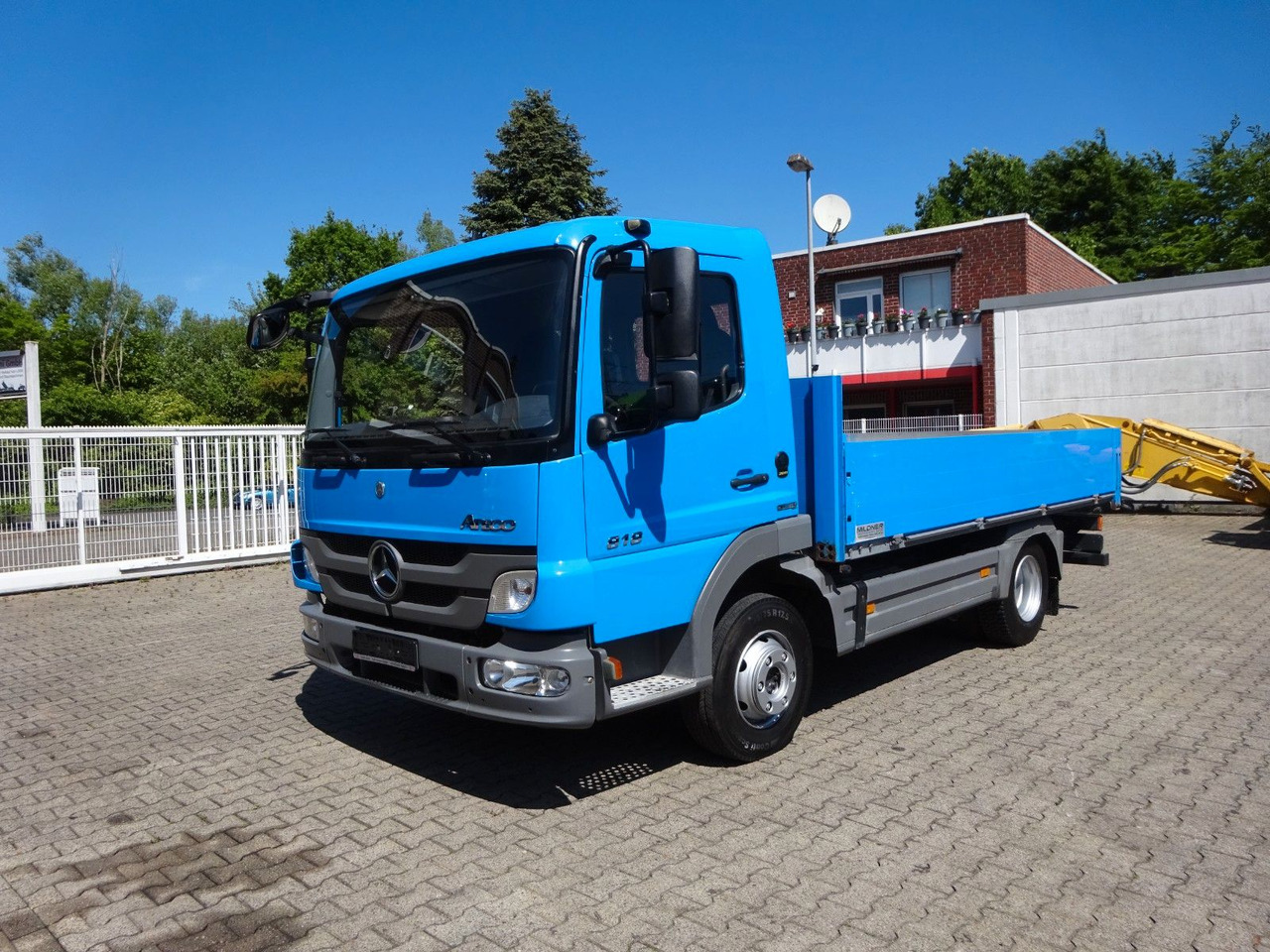 Mercedes-Benz 818 Atego kurze Pritsche 4.0 Meter - Pritsche Transporter: das Bild 1 Mercedes-Benz 818 Atego kurze Pritsche 4.0 Meter - Pritsche Transporter: das Bild 1