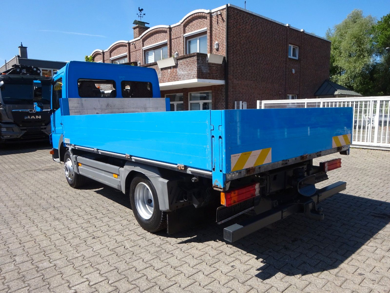 Mercedes-Benz 818 Atego kurze Pritsche 4.0 Meter - Pritsche Transporter: das Bild 4 Mercedes-Benz 818 Atego kurze Pritsche 4.0 Meter - Pritsche Transporter: das Bild 4