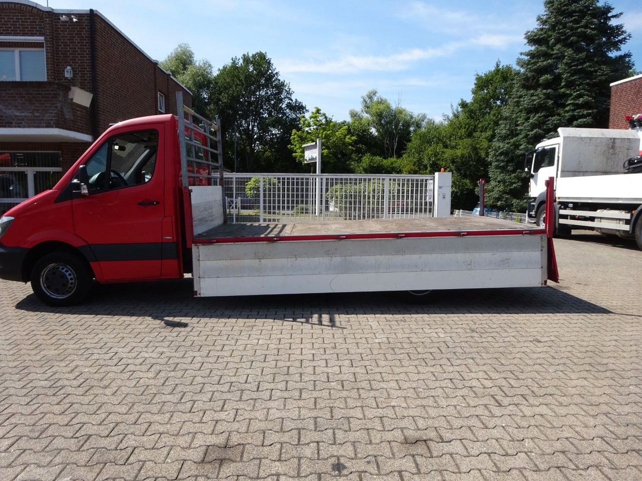 Mercedes-Benz Sprinter Pritsche 519CDI Bluetec 4x2 - Pritsche Transporter: das Bild 4 Mercedes-Benz Sprinter Pritsche 519CDI Bluetec 4x2 - Pritsche Transporter: das Bild 4