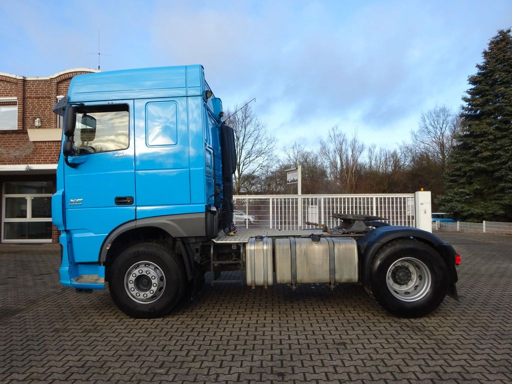 DAF XF 440 + Hydrl. Pumpe 4x2 - Sattelzugmaschine: das Bild 3 DAF XF 440 + Hydrl. Pumpe 4x2 - Sattelzugmaschine: das Bild 3