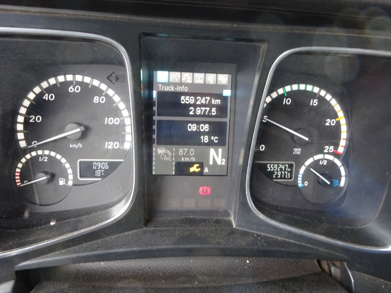Sattelzugmaschine Mercedes-Benz 845 Actros SZM mit Hydraulik Pumpe 4x2: das Bild 13