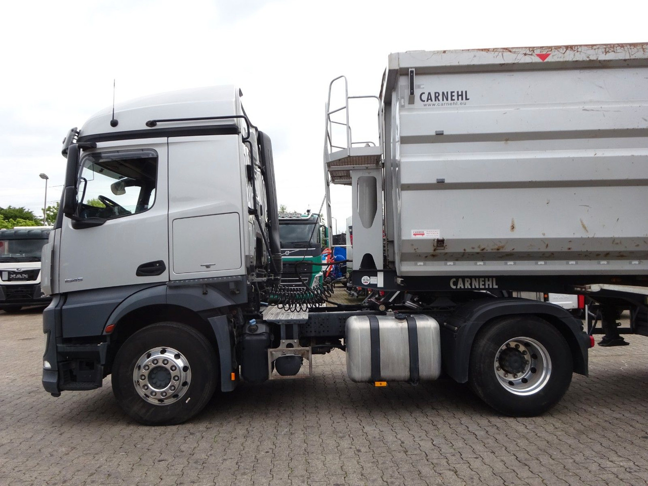 Mercedes-Benz 845 Actros SZM mit Hydraulik Pumpe 4x2 - Sattelzugmaschine: das Bild 3 Mercedes-Benz 845 Actros SZM mit Hydraulik Pumpe 4x2 - Sattelzugmaschine: das Bild 3