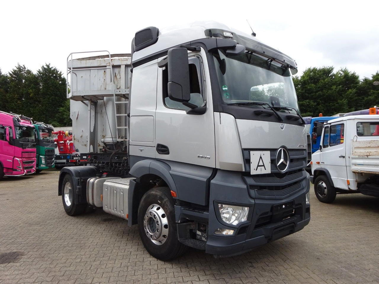 Sattelzugmaschine Mercedes-Benz 845 Actros SZM mit Hydraulik Pumpe 4x2: das Bild 9