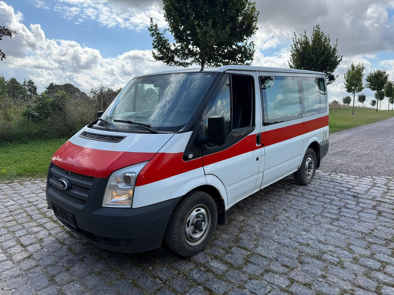 Ford Transit Kombi FT 300 K *1 600 € netto - Personentransporter: das Bild 2 Ford Transit Kombi FT 300 K *1 600 € netto - Personentransporter: das Bild 2