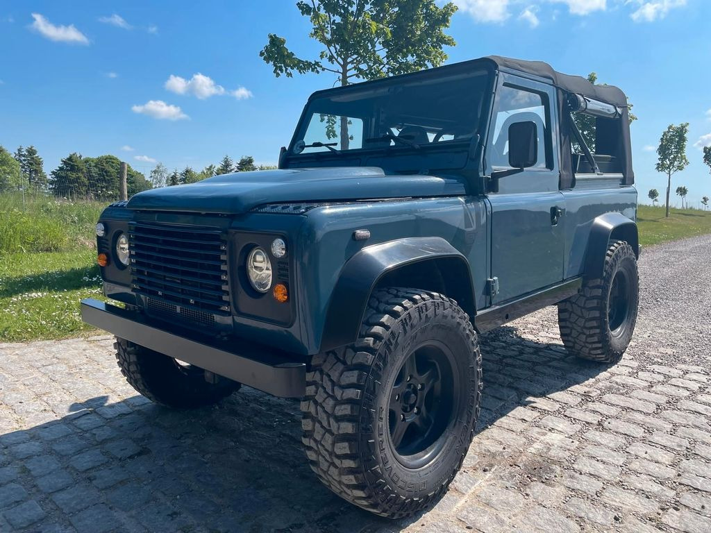 Land Rover LR Defender 90 Soft Top V8 Automatic 60000 brutt - Pick-up: das Bild 1 Land Rover LR Defender 90 Soft Top V8 Automatic 60000 brutt - Pick-up: das Bild 1