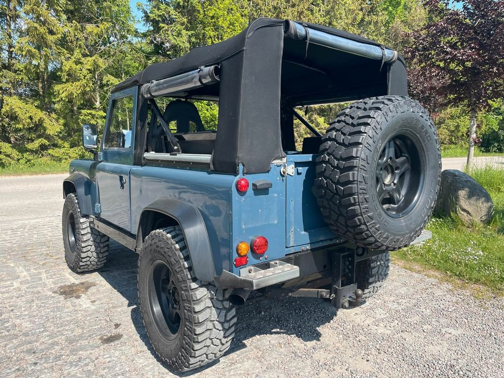Land Rover LR Defender 90 Soft Top V8 Automatic 60000 brutt - Pick-up: das Bild 4 Land Rover LR Defender 90 Soft Top V8 Automatic 60000 brutt - Pick-up: das Bild 4