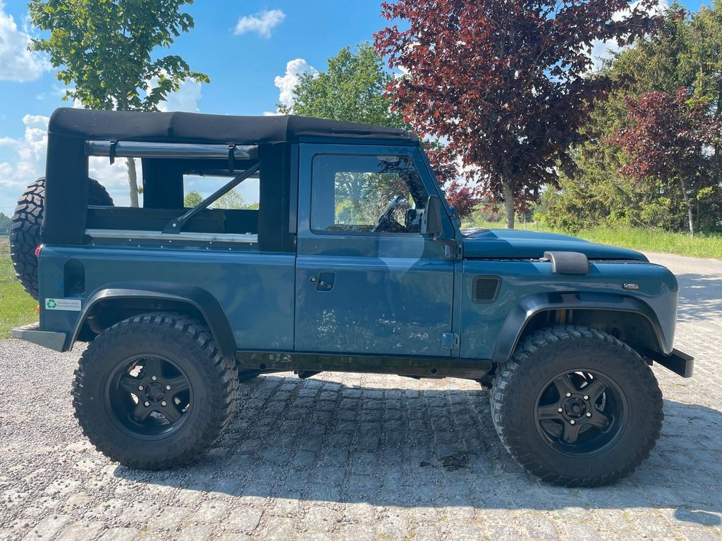 Land Rover LR Defender 90 Soft Top V8 Automatic 60000 brutt - Pick-up: das Bild 3 Land Rover LR Defender 90 Soft Top V8 Automatic 60000 brutt - Pick-up: das Bild 3