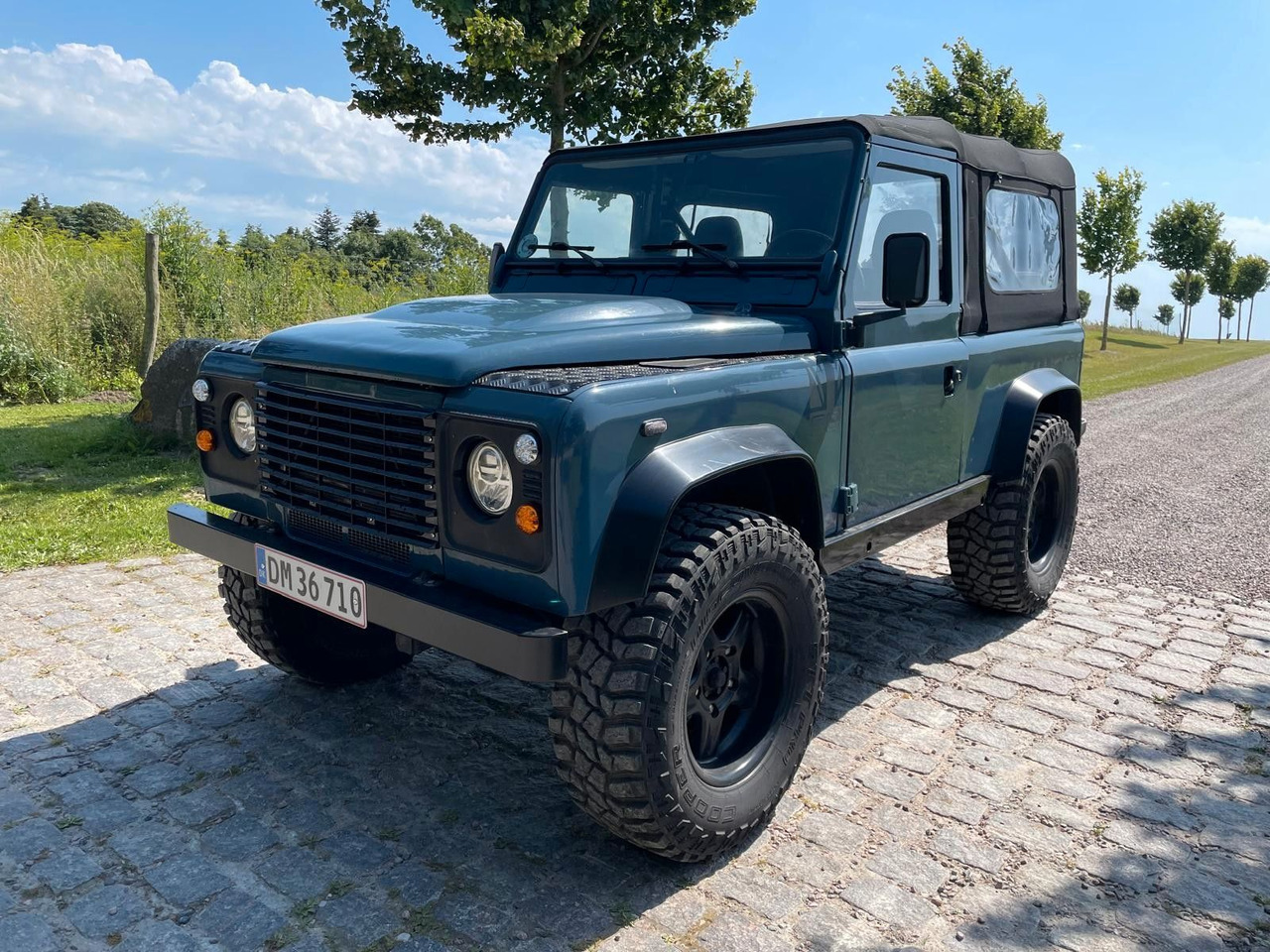 Land Rover LR Defender 90 Soft Top V8 Automatic 60000 brutt Land Rover LR Defender 90 SoftTop V8 Automatic - Pick-up: das Bild 1 Land Rover LR Defender 90 Soft Top V8 Automatic 60000 brutt Land Rover LR Defender 90 SoftTop V8 Automatic - Pick-up: das Bild 1