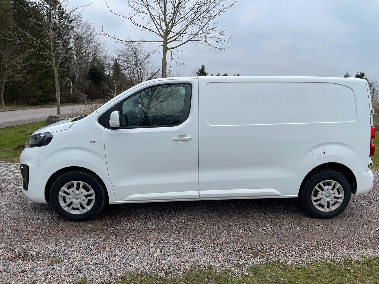Opel Vivaro Kasten Edition M L2 2.0 Opel Vivaro 2.0 CDTI Edition M L2 *9400€ netto - Kleintransporter: das Bild 3 Opel Vivaro Kasten Edition M L2 2.0 Opel Vivaro 2.0 CDTI Edition M L2 *9400€ netto - Kleintransporter: das Bild 3