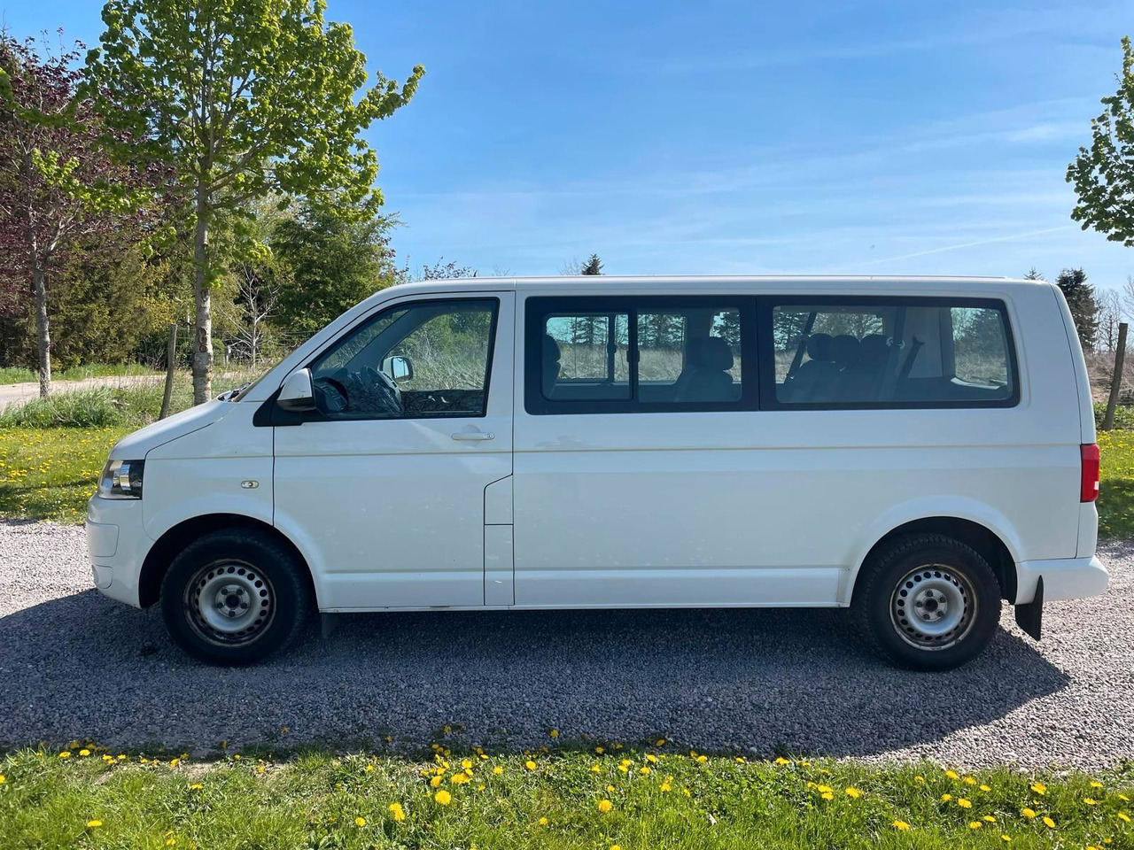 Volkswagen T5 Transporter Bus Caravelle Comfortline lang - Personentransporter: das Bild 2 Volkswagen T5 Transporter Bus Caravelle Comfortline lang - Personentransporter: das Bild 2