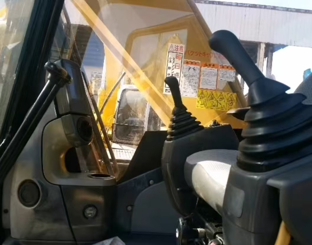 CATERPILLAR 325 D - Kettenbagger: das Bild 5 CATERPILLAR 325 D - Kettenbagger: das Bild 5