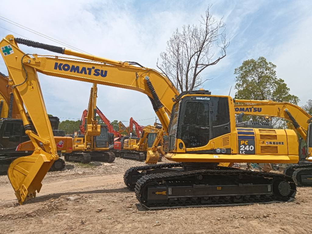KOMATSU PC 240 - Kettenbagger: das Bild 2 KOMATSU PC 240 - Kettenbagger: das Bild 2