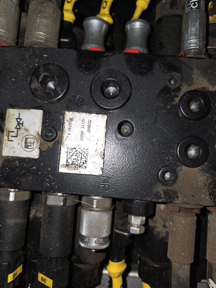 BT valve block 7569876 - Ersatzteile für Schubmaststapler: das Bild 1 BT valve block 7569876 - Ersatzteile für Schubmaststapler: das Bild 1