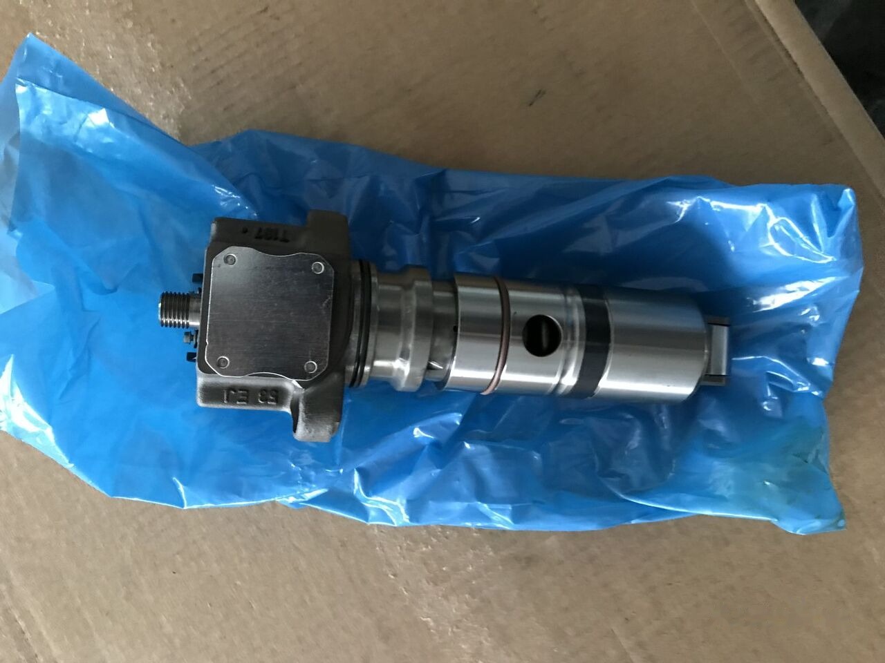 Bosch 2018 0280748802 Mercedes-Benz AXOR-ATEGO-ACTROS truck - Kraftstoffpumpe für LKW: das Bild 2 Bosch 2018 0280748802 Mercedes-Benz AXOR-ATEGO-ACTROS truck - Kraftstoffpumpe für LKW: das Bild 2