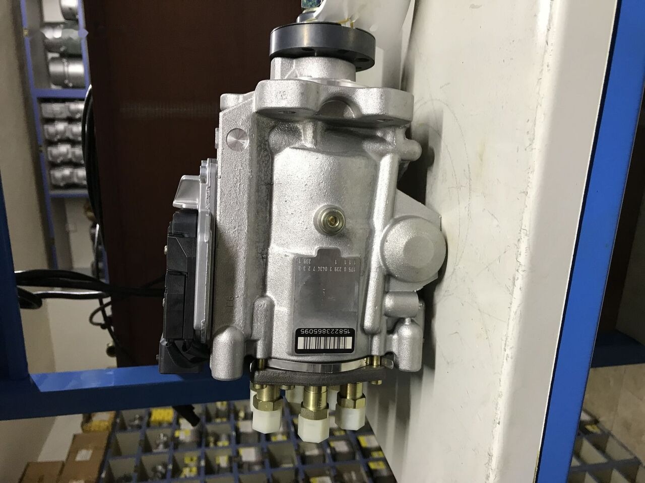 Bosch 2018 51965010612 MAN - Kraftstoffpumpe für LKW: das Bild 3 Bosch 2018 51965010612 MAN - Kraftstoffpumpe für LKW: das Bild 3